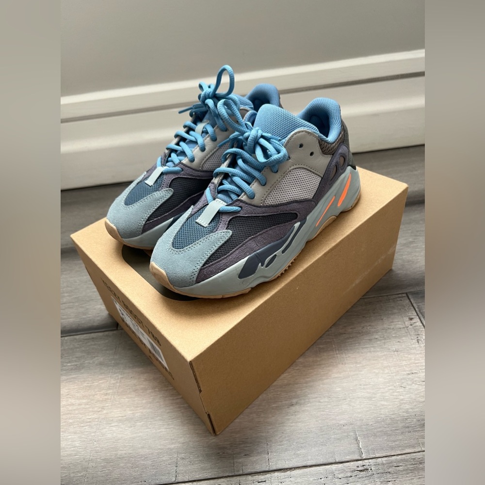 ADIDAS Yeezy Boost 700 - Carbon Blue